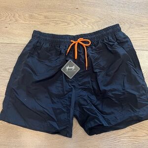 NWT Men’s black HOOOYI swimsuit size M‎ with perfect working orange drawstrings.